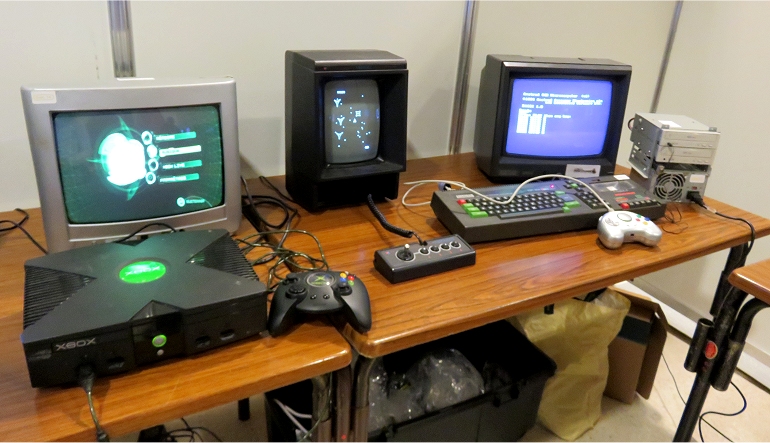 Une Vectrex, une Xbox et un Amstrad CPC 464